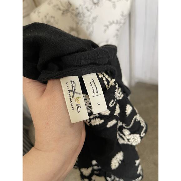 Meadow Rue Anthropologie Peasant Top Embroidered Black White Boho Sz Medium - Picture 5 of 7